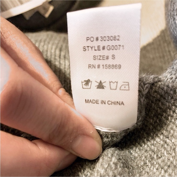 PROMESA BELL SLEEVE STAR PRINT SWEATER SIZE SMALL - Picture 11 of 13